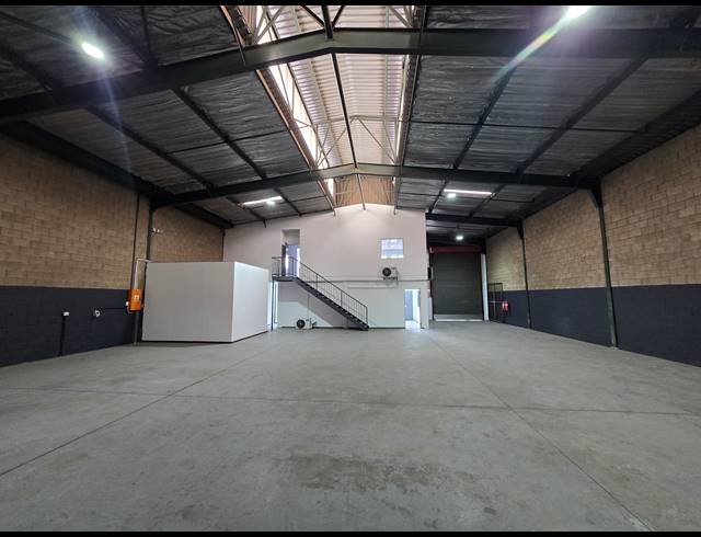 331M² WAREHOUSE TO LET IN MEADOWDALE